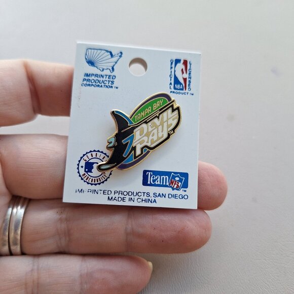 VINTAGE 1995 TAMPA BAY DEVIL RAYS LOGO PIN BY IMPRINTED PRODUCTS - Picture 1 of 2